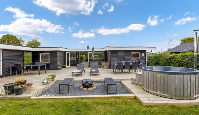 "Adia" - 500m from the sea by Interhome