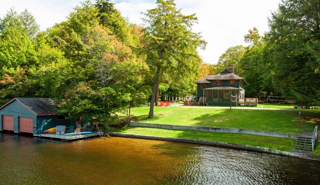 Adirondack 6 BR/4B Waterfront w/Tennis Court, Sand VB Court & Dock/Boat House