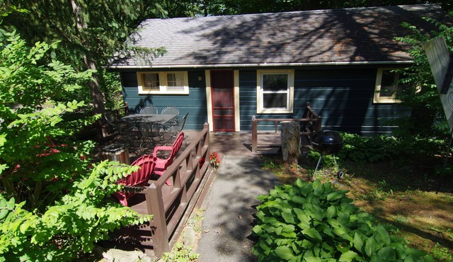 Adirondack Cabin at Cramer's Point Lake George w/lake access sleeps 5-6