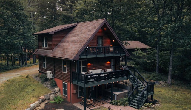 Adirondack cabin near Lake Placid & High Peaks: 7 person hot tub and skiing