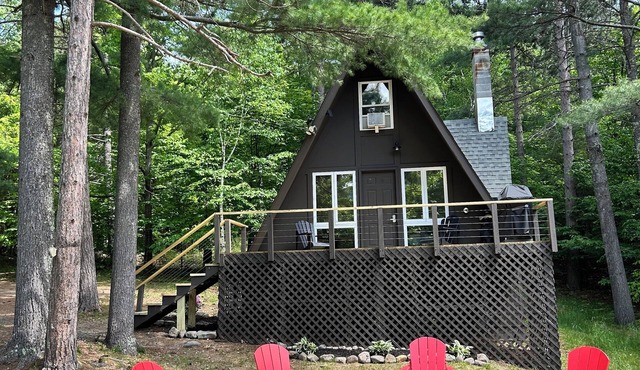 Adirondack Cozy A-Frame Minutes to Hiking, Fishing, & More. Pet Friendly.