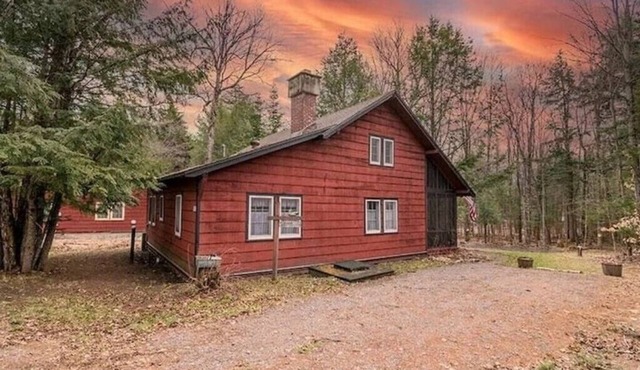 Adirondack cozy cottage with lake access, "Lune". Upper Saranac Lake area
