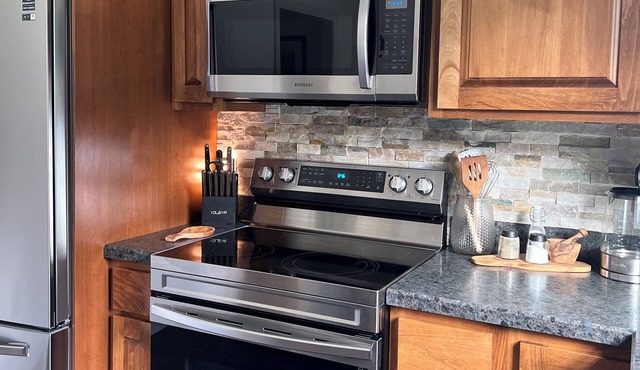 Adirondack getaway—Located halfway between Saratoga Springs & Lake George!