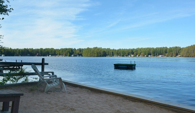 Adirondack Lakefront - User friendly, great beach, full afternoon sun