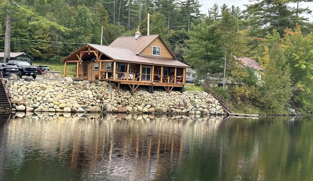 Adirondack lakeside 4 season home on Lake Algonquin with new hot tub