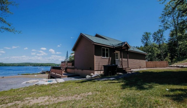 Adirondack Lakeside Lodge w/private beach/dock, SUP, wraparound deck, firepit