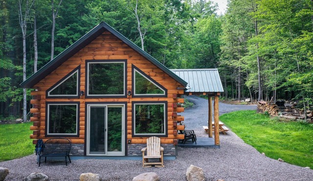 Adirondack Log Cabin on Scenic Waterfront Natural Soaking Pool
