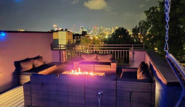 Adjacent townhomes, 8 rooms, 2mi to DT, City View