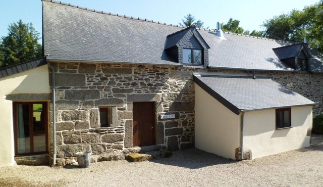 Adjoining houses with heated pool, WIFI, child friendly