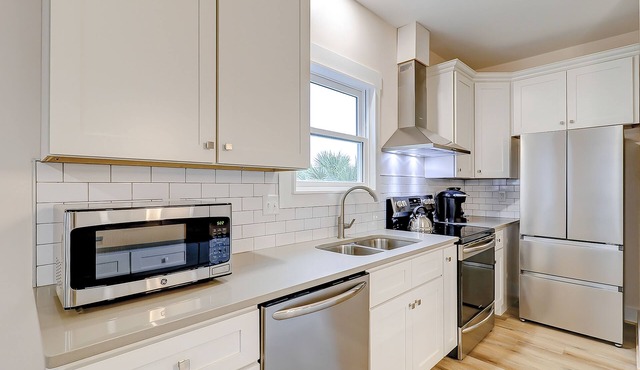 Adjoining apartments with 2 full kitchens, 2 W/Ds, central AC, & great location