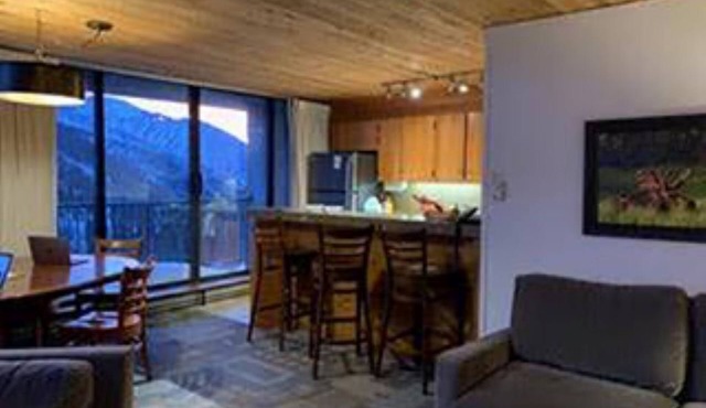 Adjoining Snowbird Cozy Ski Condos - Iron Blosam Lodge Jan 10-17 2026