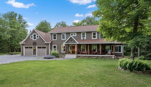 ADK Hideaway - Spacious, modern home nearby to all amenities