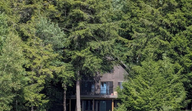 ADK Waterfront cottage on Cranberry Lake. 🐾💓🛶🎣⛵🌈🚵‍♀️🛤️🫎🍂🦉