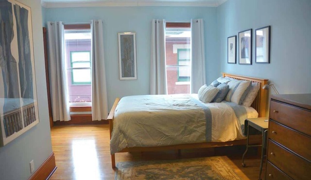 Adler House: A charming South Bend escape. - Blue Room