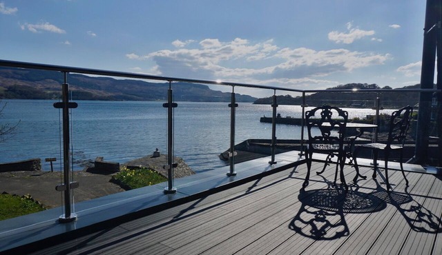 Admiral suite/Kitchen/Woodburner/super king bed/balcony/Parking