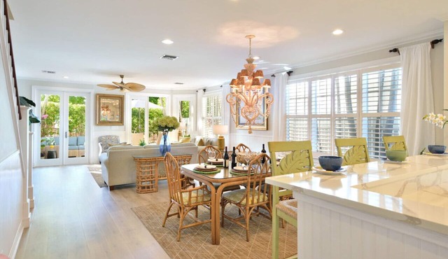 Admirals Gold Key West - Truman Annex Villa - Close to Beach and Duval w Parking and Pool Access