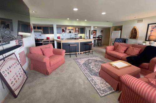 Admiralty (Downstairs)