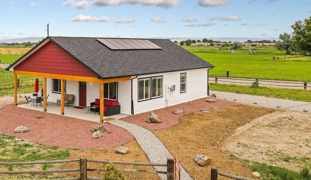 Adobe Creek Cottage - Serene Setting Close to Golf, Mountain Biking & Hiking