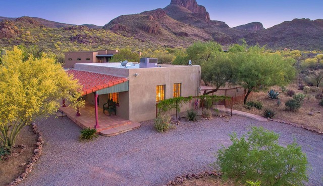 Adobe Home w/Mt Views -Hacienda Del Cholla