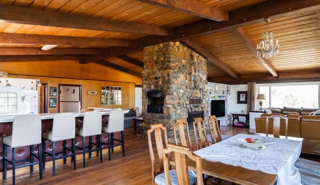 Adobe Ranch - Expansive Mountain Views