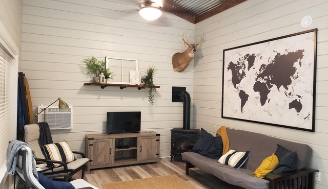 Adonai Cozy Cottage 4 retreat w/mountain views, near Cabot Trail, river access