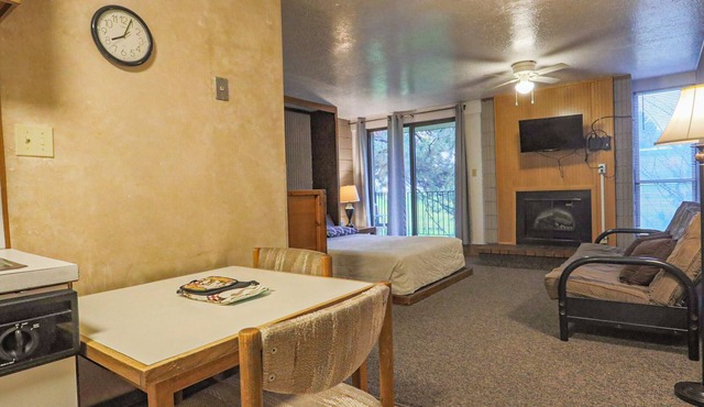 Adorable 1-bedroom condo in Lava Hot Springs perfect for relaxing getaway