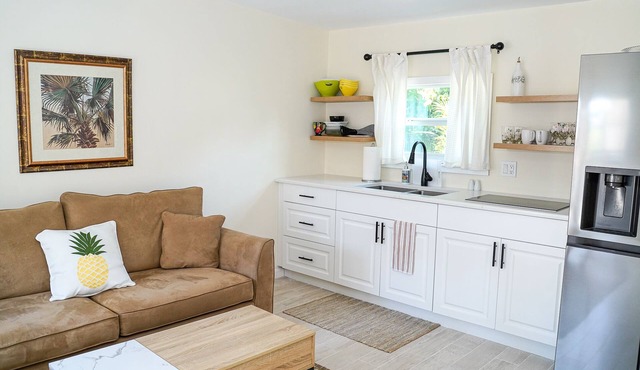 Adorable 1 bedroom guest house in downtown WPB
