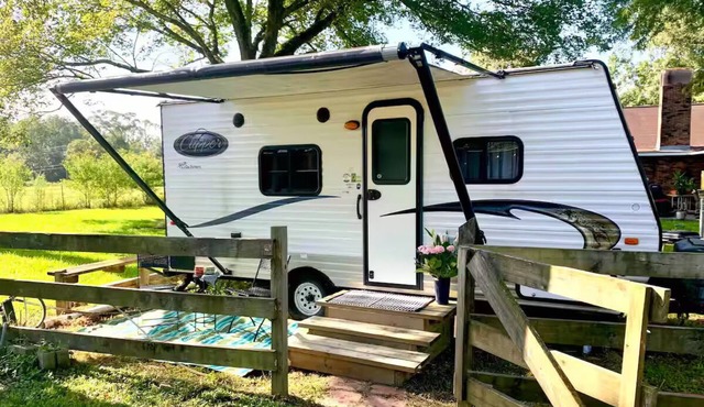 Adorable 1 bedroom camper