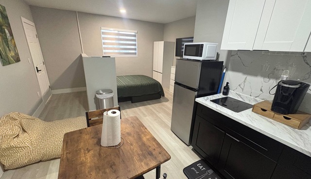 Adorable 1-bedroom studio with AC in Pembroke Pines