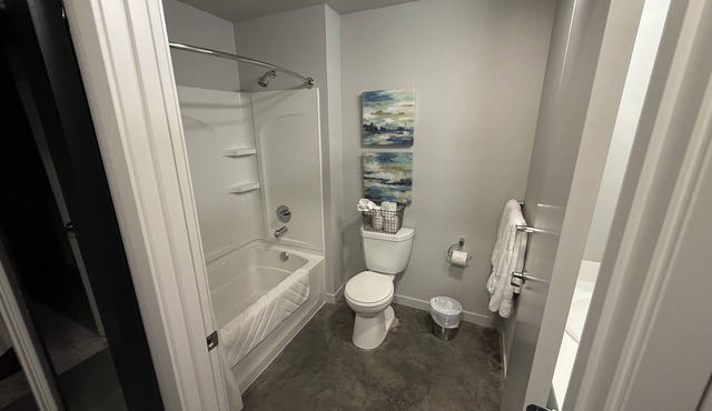 Adorable 1-bedroom apartment in nice Sammamish neighborhood