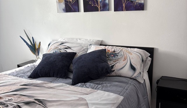 Adorable 1-bedroom cottage with AC in charming Foresthill.Located in Todd Valley