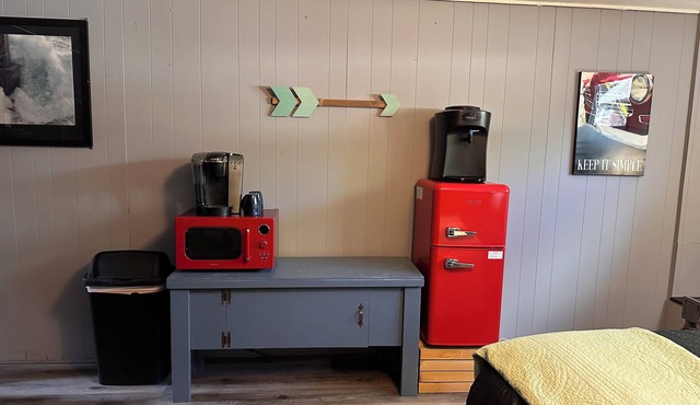 Adorable 1-bedroom condo with AC in charming Sioux City.