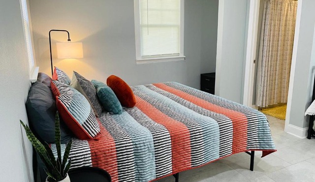 Adorable 1 Bedroom Guesthouse