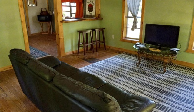 Adorable 1 bedroom Honey House