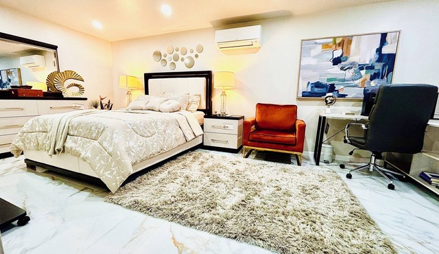Adorable 1-bedroom in a pvt house with AC in charming Elmont close to UBS Arena.