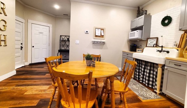 Adorable 1 bedroom in the heart of Rosebud!