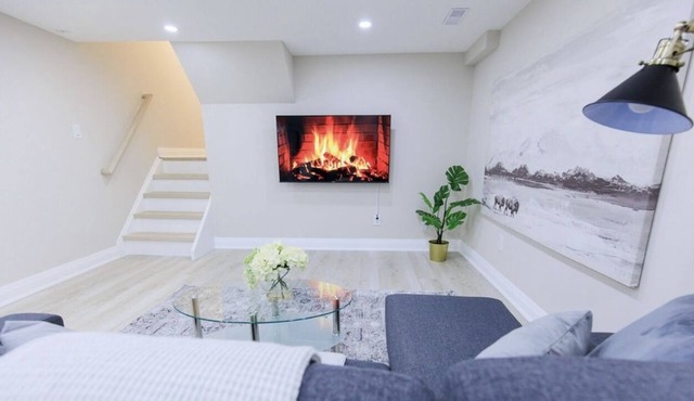 Adorable 1 bedroom suite in the beautiful Hamilton