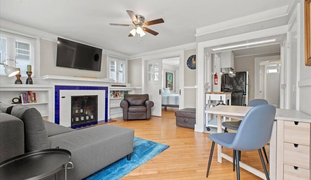 Adorable 1 Br. 1 Bath Apartment with AC in Sunny San Diego.