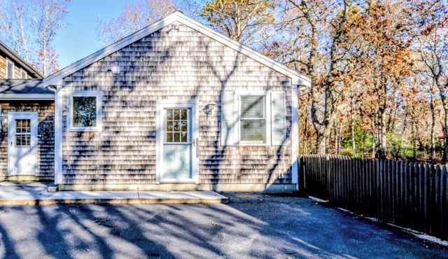 Adorable. 1000 sq ft. Well maintained, tasteful updates, spacious private yard.