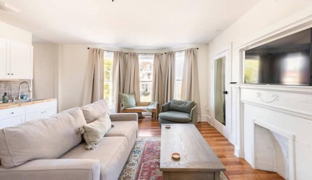 Adorable 1Bd/1Bth on Main St!