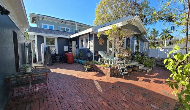 Adorable 2/2 bungalow in highly desirable Historic Old Northeast St. Petersburg!