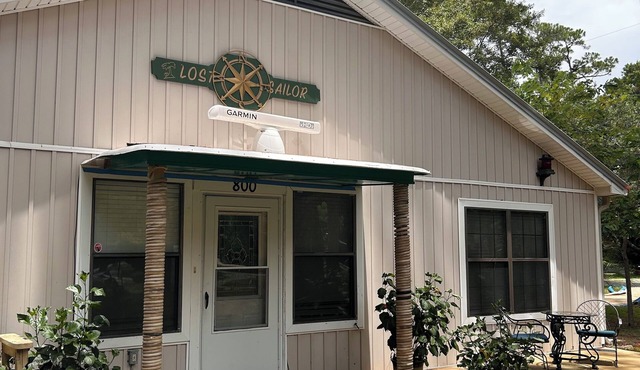 Adorable 2 Bedroom Unit with Boat Parking