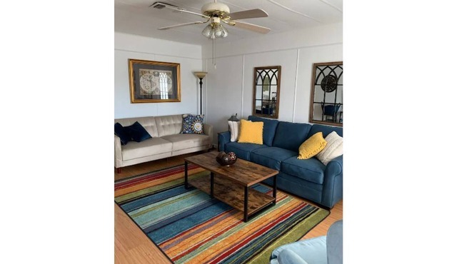 Adorable 2 Bedroom 1 Bath Duplex