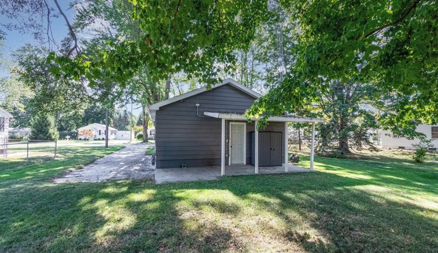 Adorable 2-bedroom bungalow with a full basement in St. Joseph-30 days or more
