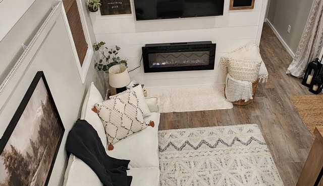 Adorable 2-bedroom cabin with AC in charming Brooklyn