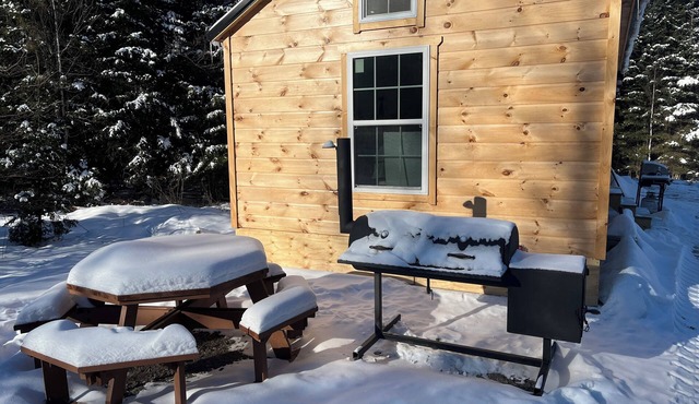 Adorable 2-bedroom cabin in charming Masardis