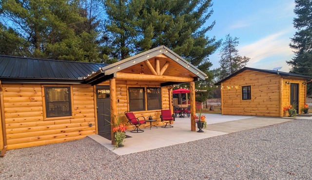 Adorable 2-bedroom cottage in beautiful St. Helen with AC & high speed internet