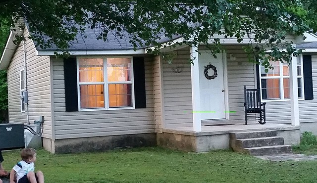 Adorable 2 bedroom home, affordable, great location just off hwy 127