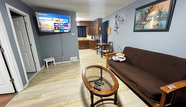 Adorable 2-bedroom house with AC