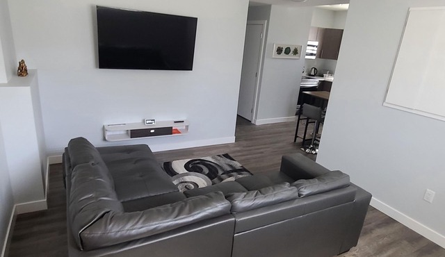 Adorable 2-bedroom place with 1 free parking